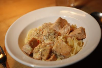 Lachs in Safransauce mit Tagliatelle